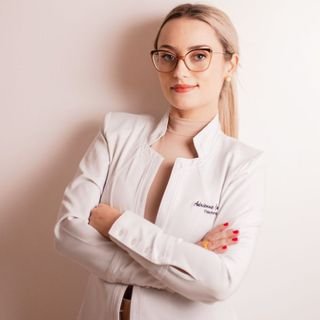 Dra. Adrienne Carvalho