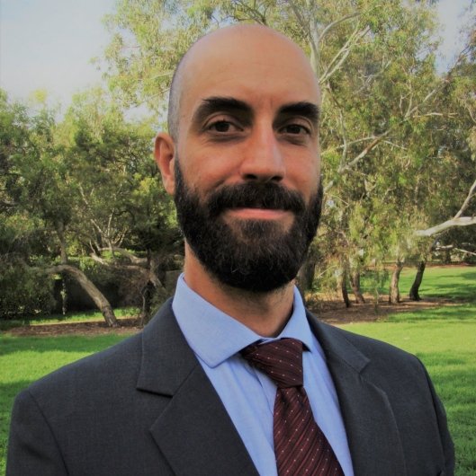 Dr. Gustavo Noffs
