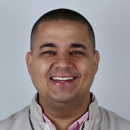 Dr. Adriano Cabral