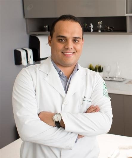 Dr. Rafael Avelino