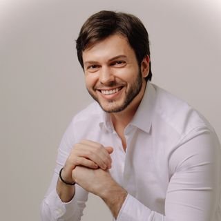 Dr. Giuliano Calvino