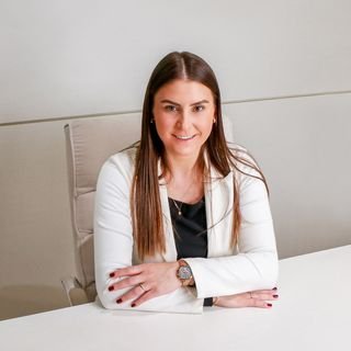 Dra. Letícia Pereira