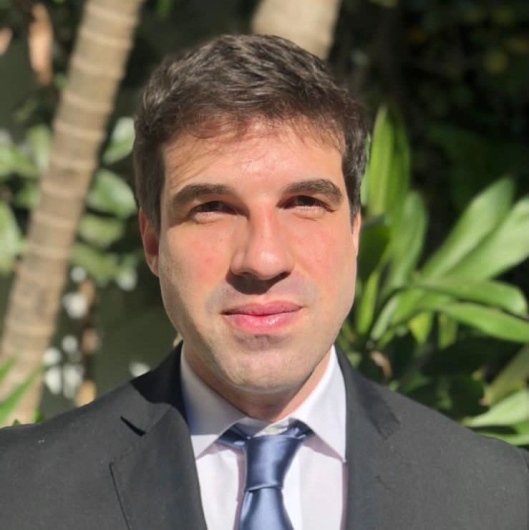 Dr. Victor Capelo
