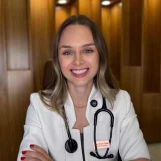 Dra. Bruna Santi