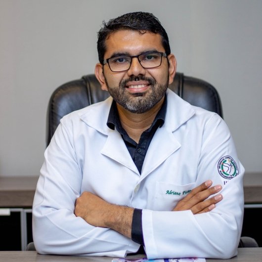 Dr. Adriano Picanço