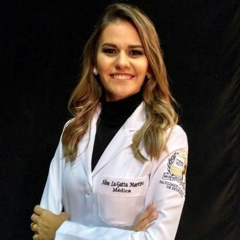 Dra. Aline La-Gatta Martins