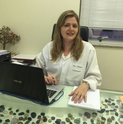 Dra. Cristiane Danziato Fernandes