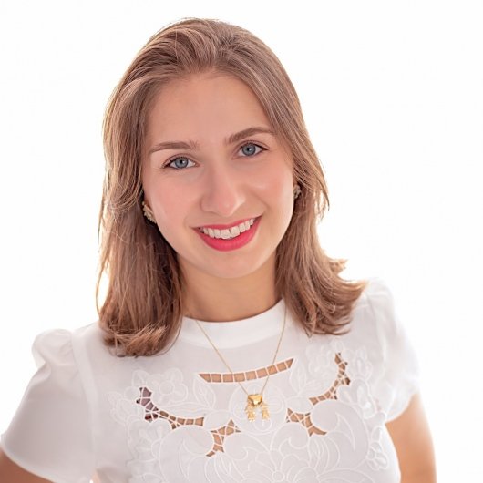 Dra. Fernanda Beatriz S. Araújo