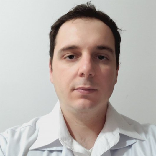 Dr. Douglas Rodrigues Teixeira