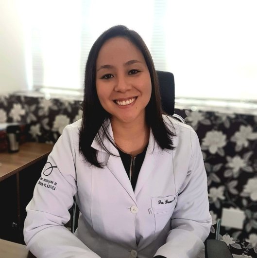 Dra. Bruna Lee