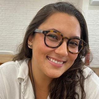 Dra. Isabela Martins Cunha