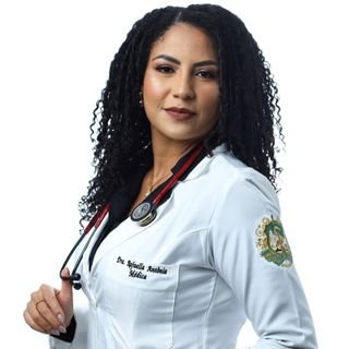 Dra. Rafaella Santana