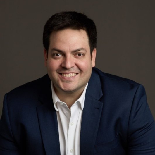 Dr. Lucas Eduardo Savoia de Oliveira