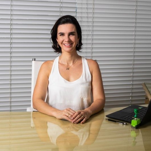 Dra. Ana Elisa Buzetti Neves