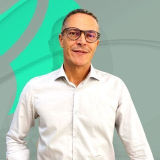 Dr. Daniel Ramos Peixoto .