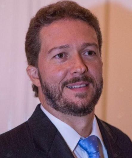 Dr. Fábio Dória