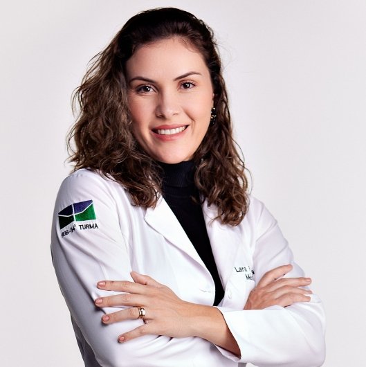 LARA CRISTINA RIBEIRO PEREIRA