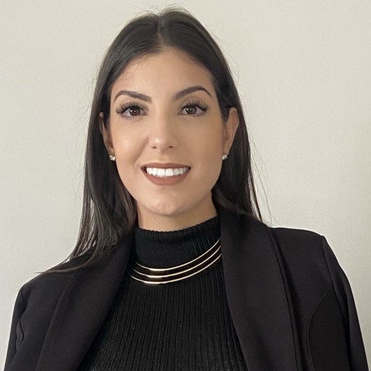 Dra. Larissa Rodrigues de Oliveira