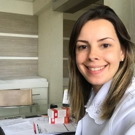 Dra. Juliane Dos Anjos de Paula