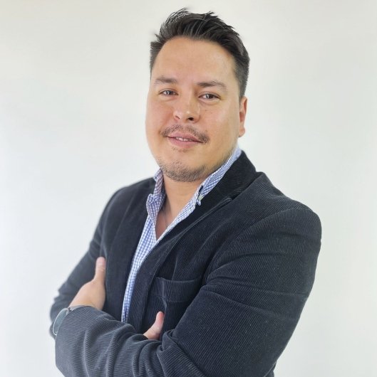 Dr. Augusto Yumi