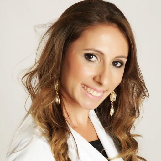 Dra. Paula Barros