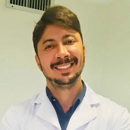 Dr. Adriano Moraes