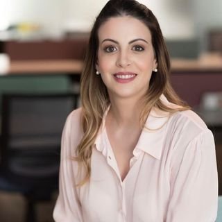 Dra. Camila Nicolau