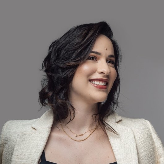 Dra. Mirela Ferraz