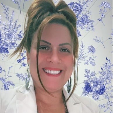 Dra. Valesca Esteves