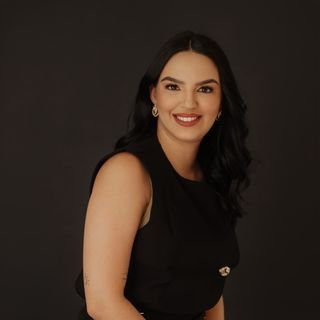 Dra. Tainá Leonel