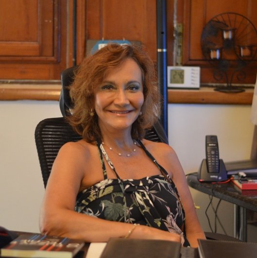 Dra. Nivia Bittencourt