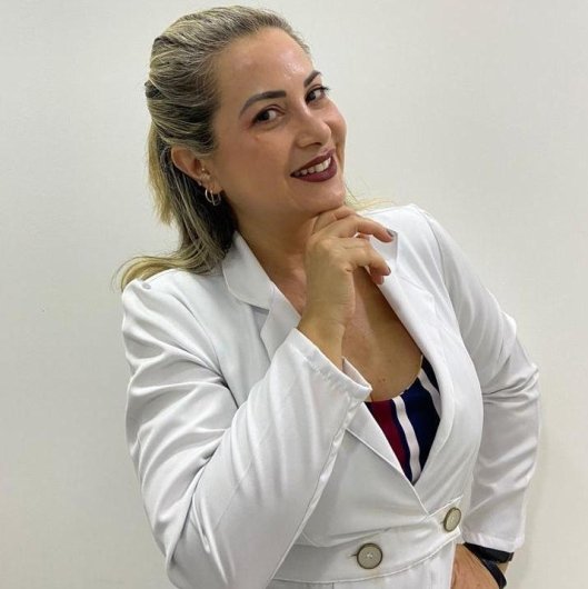 Dra. Cristiane Rosevelte
