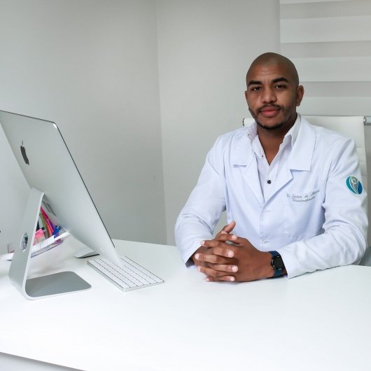 Dr. Jordan de Moura