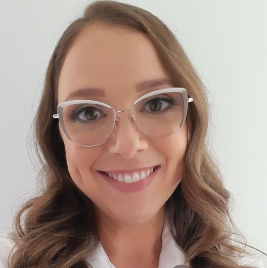 Dra. Livia Cardoso Farias