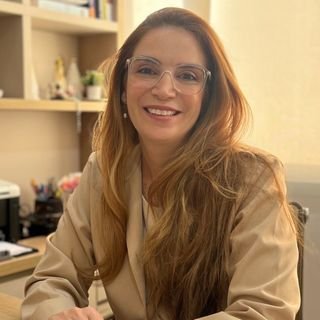 Dra. Débora Bruno P de Oliveira