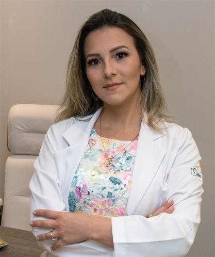 Dra. Lívia Venturieri Daia