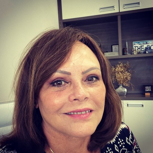 Dra. Thais Helena de Souza Ferraz