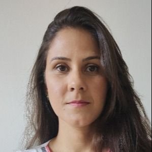Dra. ANA CAROLINA PIACEZZI