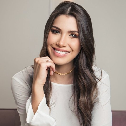 Dra. Michelly Passos