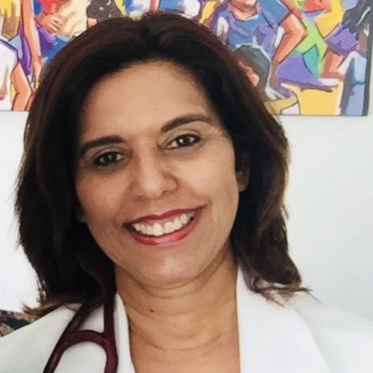 Dra. Maria Moura
