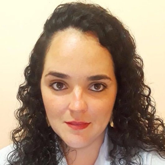 Prof. Érika Pires