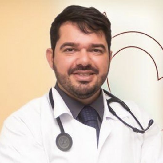 Dr. Adriano Lopes Ferraz de Avelar