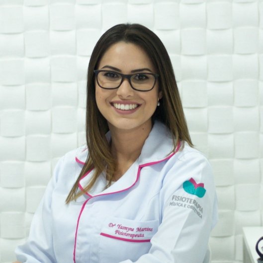 Dra. Yasmyne Martins