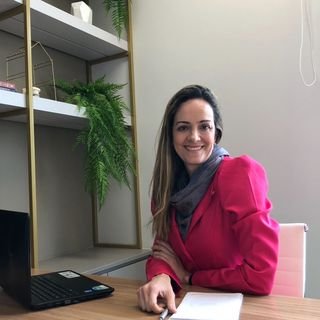 Dra. Camila Magalhães Bastos de Freitas