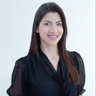 Dra. Gabriela Ximena Via Reque Cortes