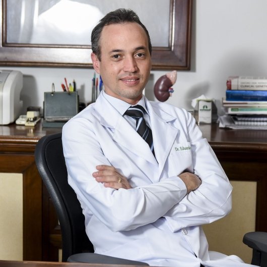 Dr. Eduardo Vitor