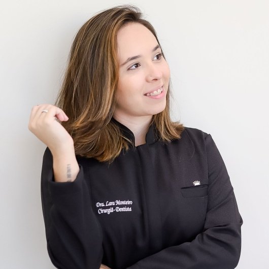 Dra. Lara Monteiro