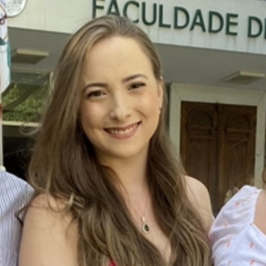 Dra. Lorena Machado Marques Faria