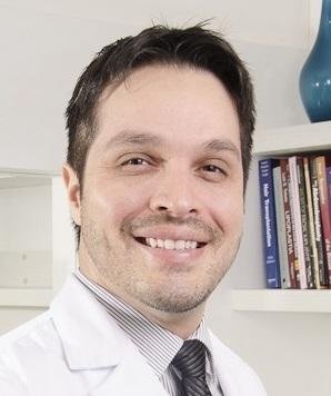 Dr. Gustavo Salviano