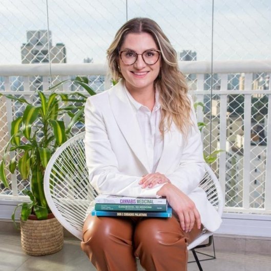 Dra. Renata Coutinho Areosa